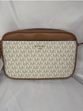 Michael Kors Jet Set Charm Signature Camera Bag Crossbody